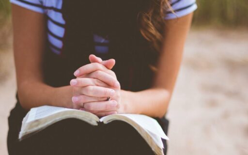 woman praying