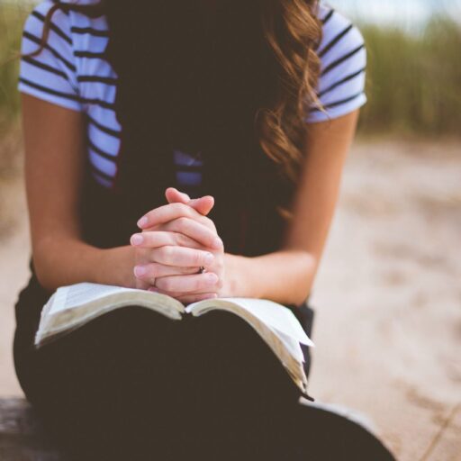 woman praying